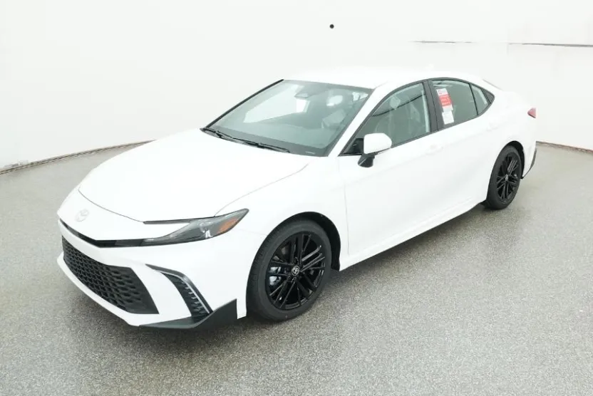 2025 Toyota Camry SE photo 1