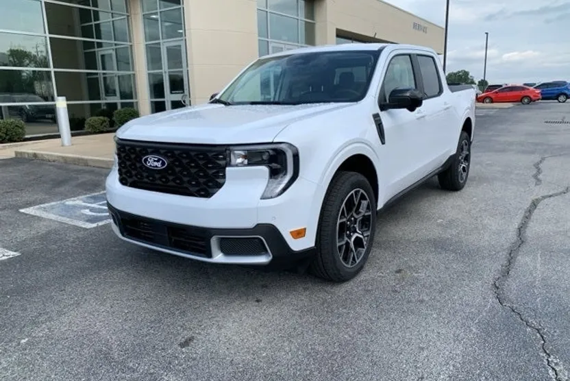2025 Ford Maverick Lariat photo 1