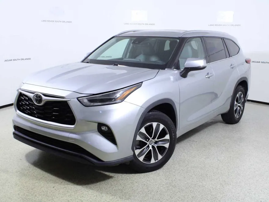 2021 Toyota Highlander XLE photo 1