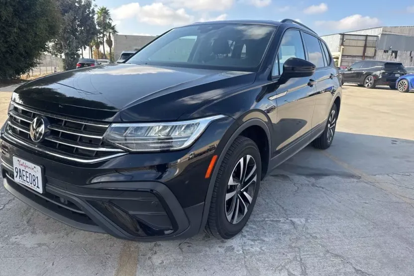2022 Volkswagen Tiguan S photo 1