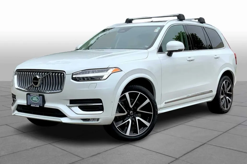 2023 Volvo XC90 Plus photo 1