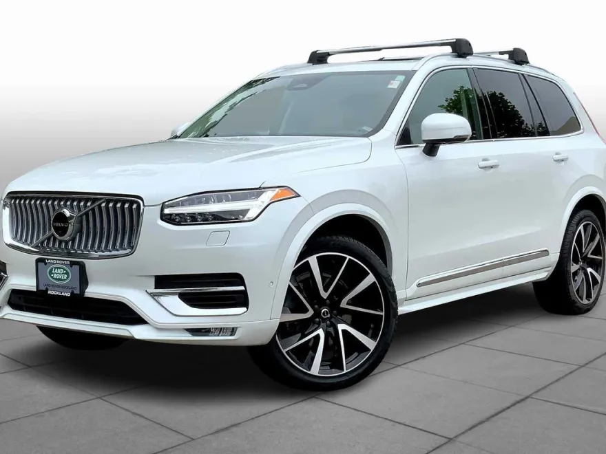 2023 Volvo XC90 Plus photo 1