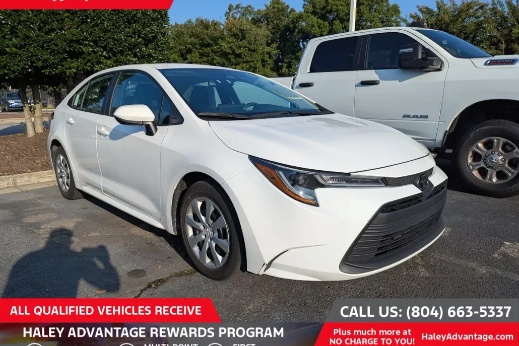 2024 Toyota Corolla LE photo 1