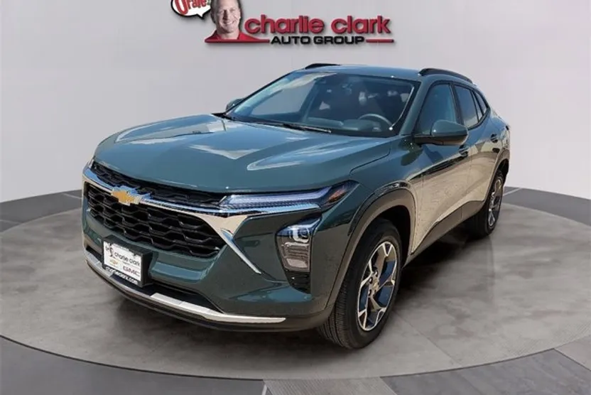2025 Chevrolet Trax LT photo 1