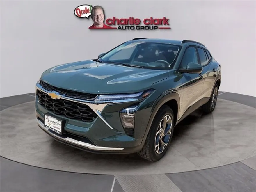 2025 Chevrolet Trax LT photo 1