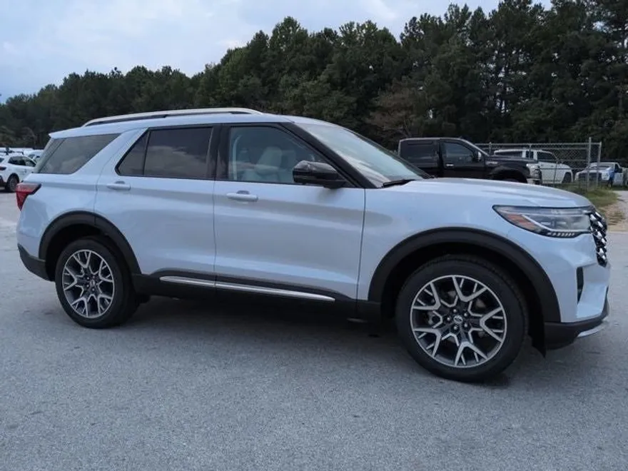 2025 Ford Explorer Platinum photo 1