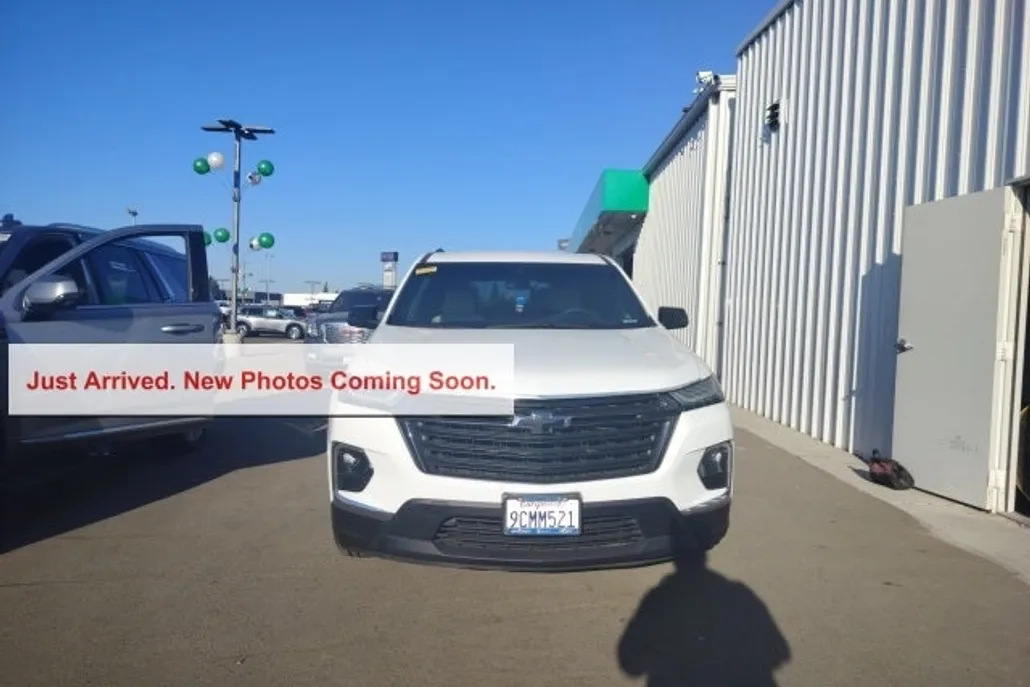 2022 Chevrolet Traverse LS photo 1