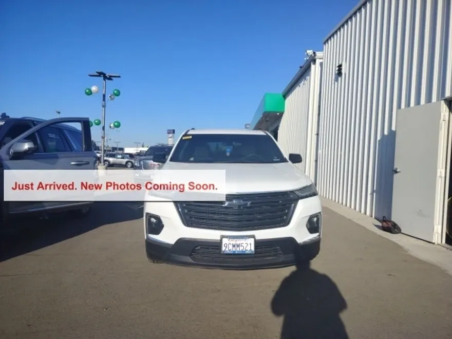 2022 Chevrolet Traverse LS photo 1