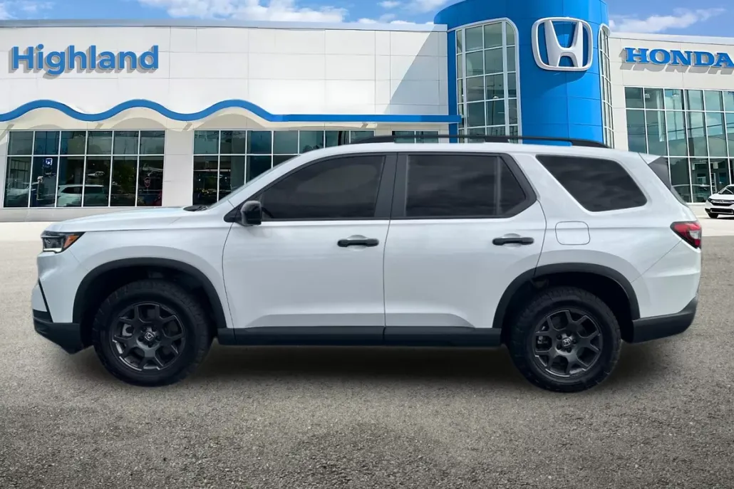 2023 Honda Pilot TrailSport photo 1