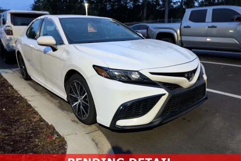 2021 Toyota Camry SE photo 1