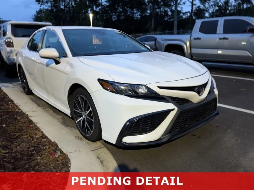 2021 Toyota Camry SE photo 1