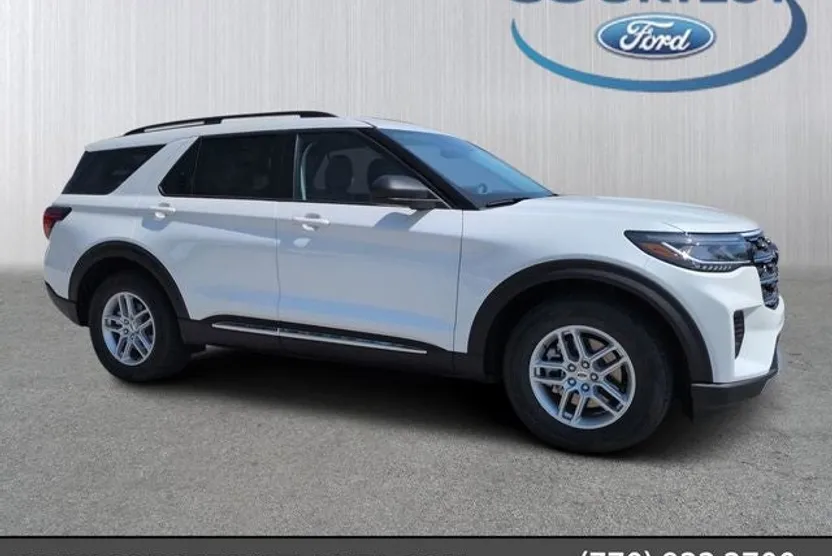 2025 Ford Explorer photo 1