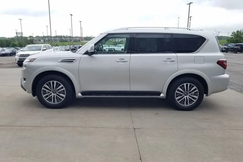 2024 Nissan Armada SL photo 1