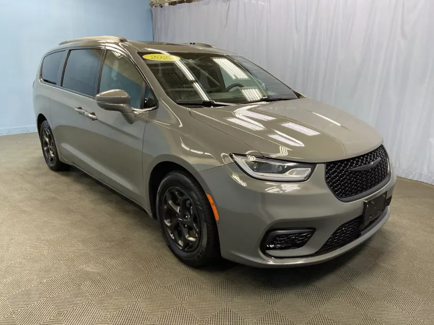 2022 Chrysler Pacifica Hybrid Limited photo 1