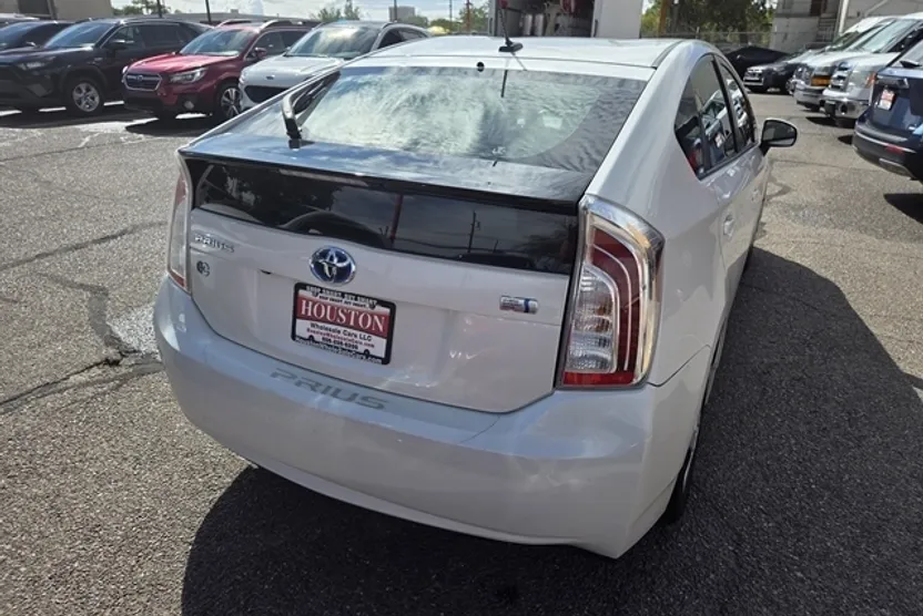 2013 Toyota Prius One photo 1