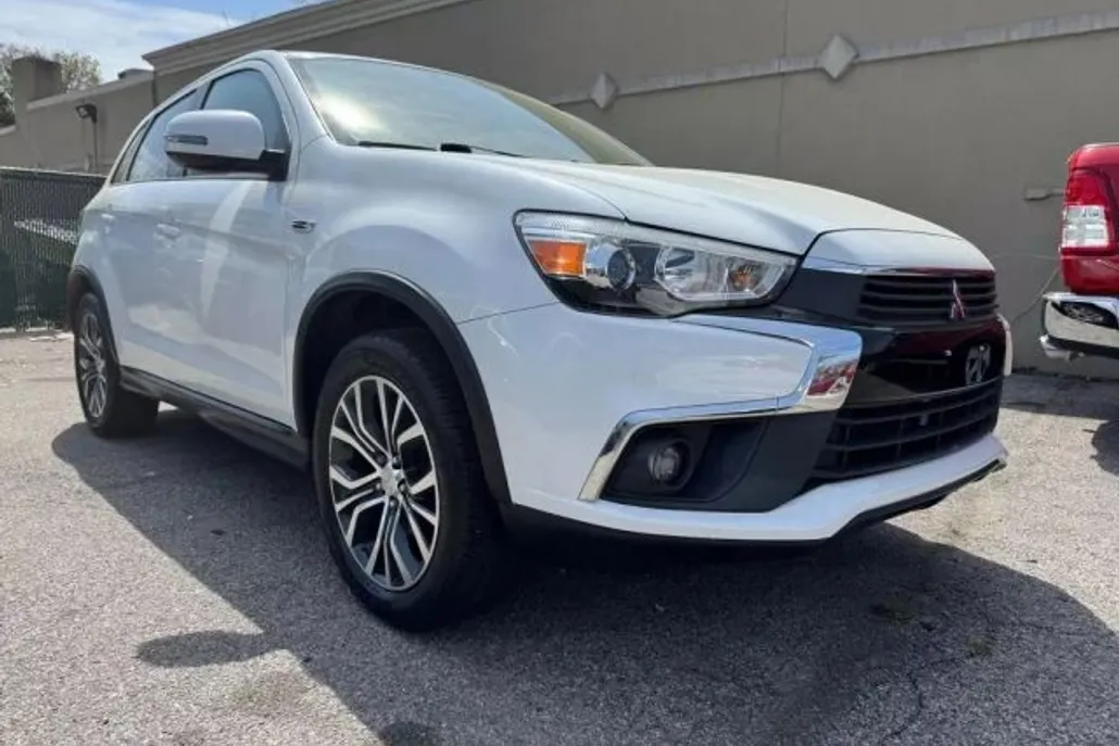 2017 Mitsubishi Outlander Sport ES photo 1