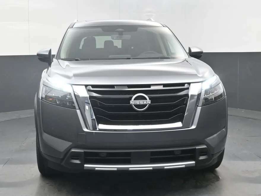 2025 Nissan Pathfinder Platinum photo 1