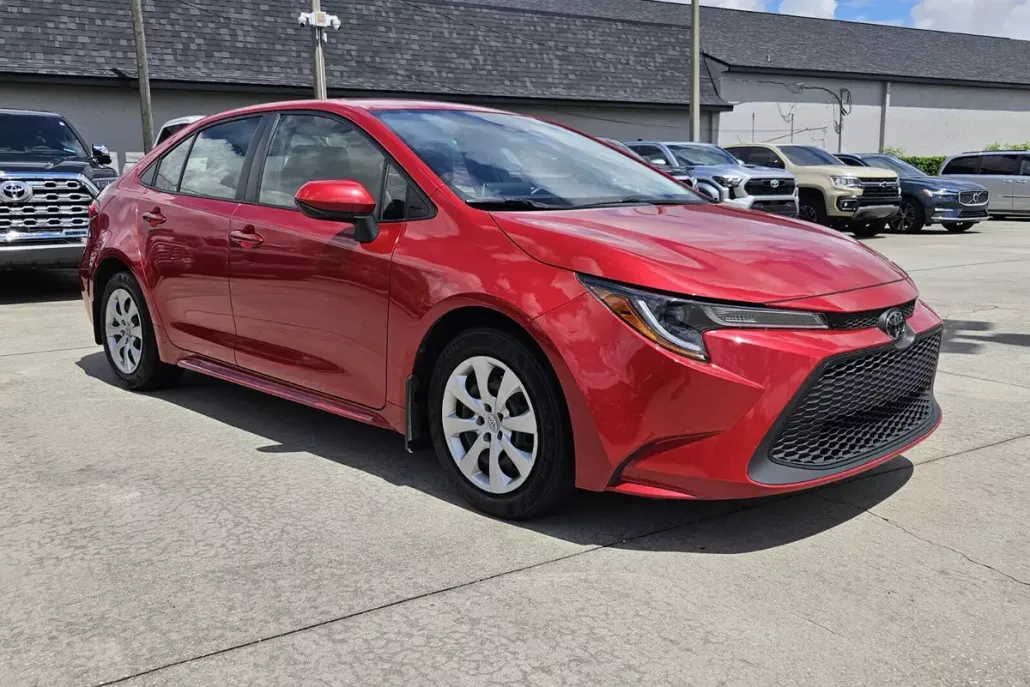 2020 Toyota Corolla LE photo 1