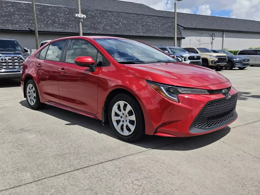 2020 Toyota Corolla LE photo 1