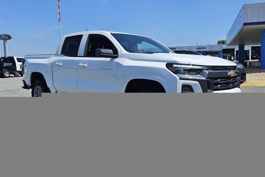2025 Chevrolet Colorado Work Truck LT photo 1