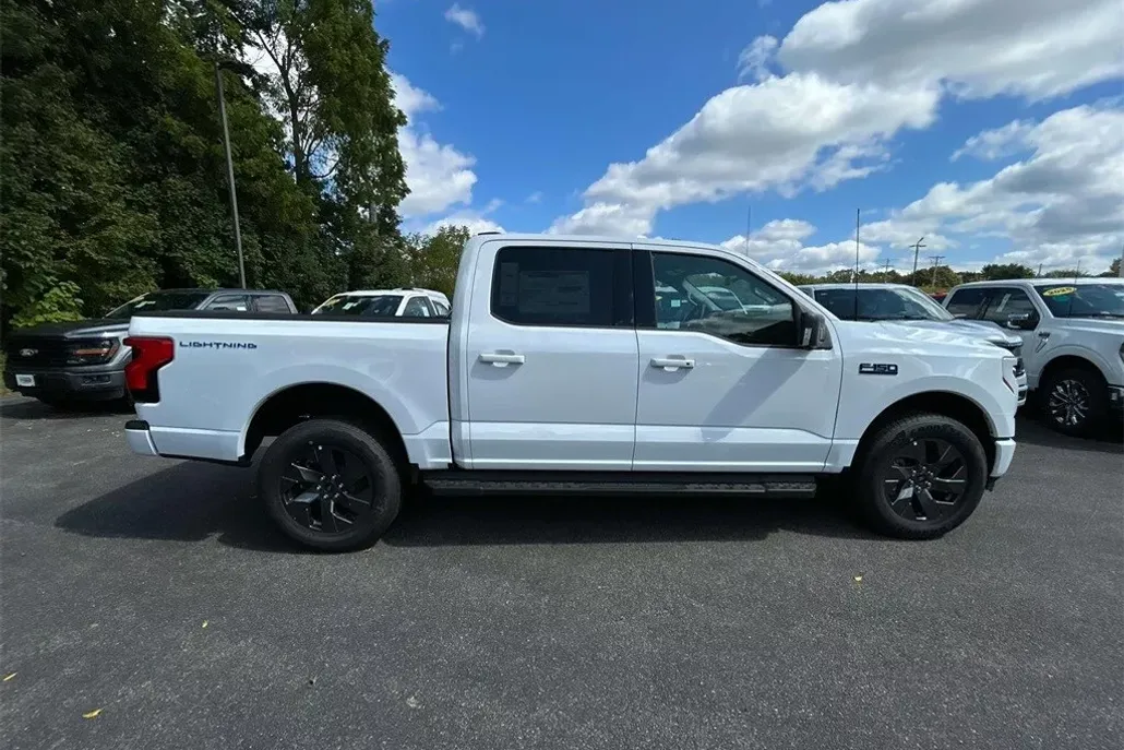 2025 Ford F-150 Lightning photo 1