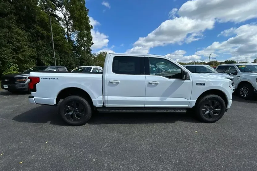 2025 Ford F-150 Lightning photo 1