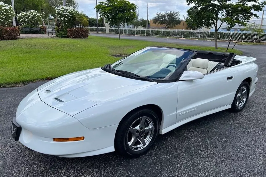 1996 Pontiac Firebird TRANS AM Convertible photo 1