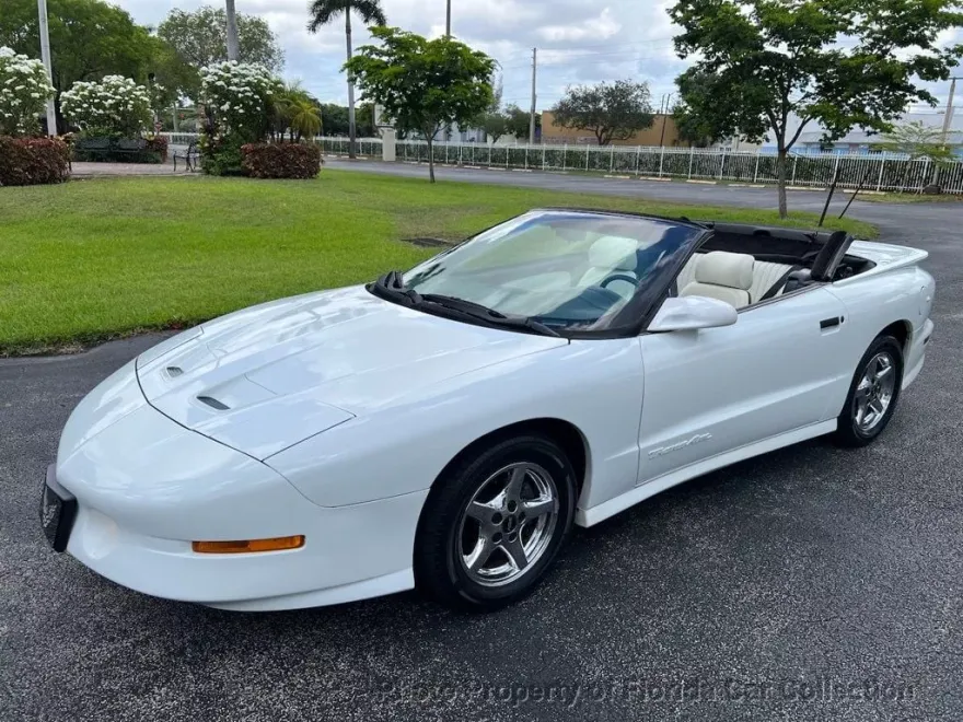1996 Pontiac Firebird TRANS AM Convertible photo 1