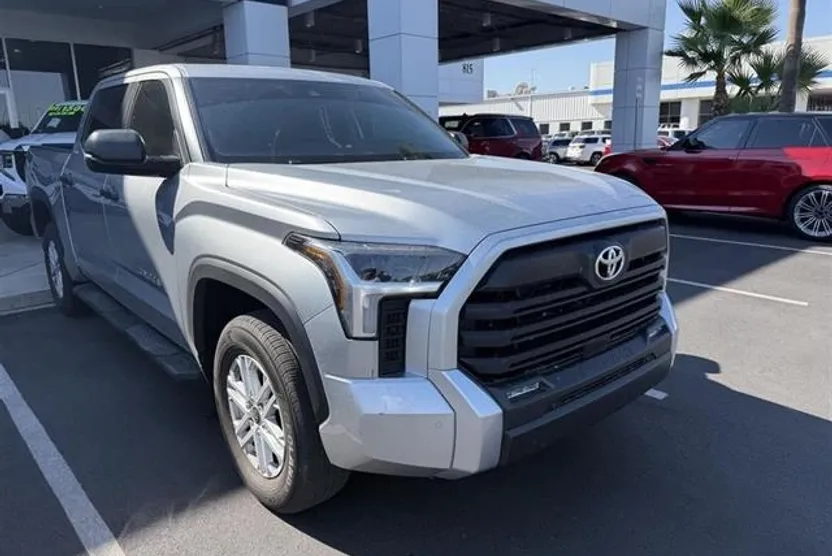2024 Toyota Tundra SR5 photo 1