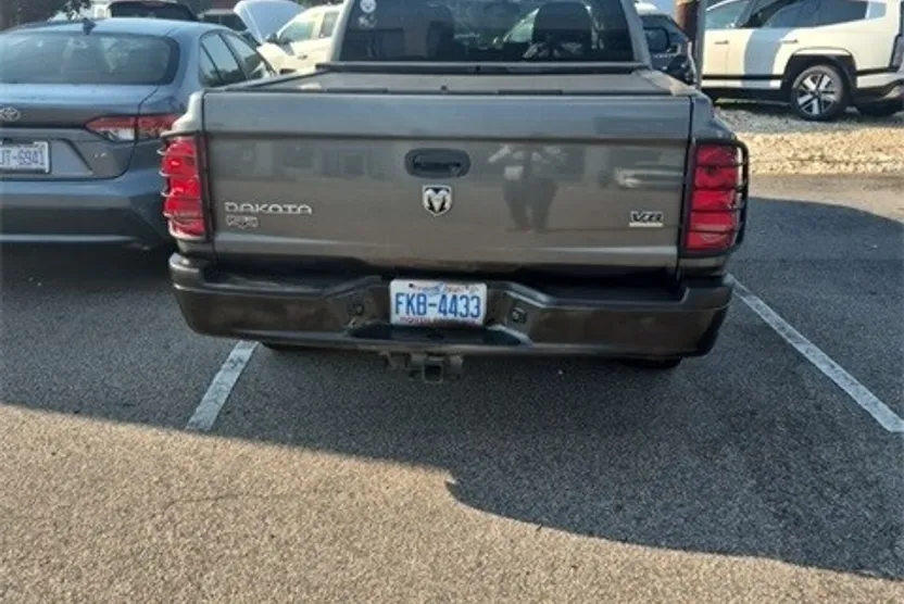2005 Dodge Dakota Laramie Sport photo 1