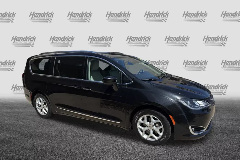 2018 Chrysler Pacifica Touring Plus photo 1