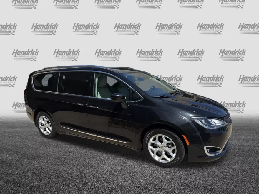 2018 Chrysler Pacifica Touring Plus photo 1