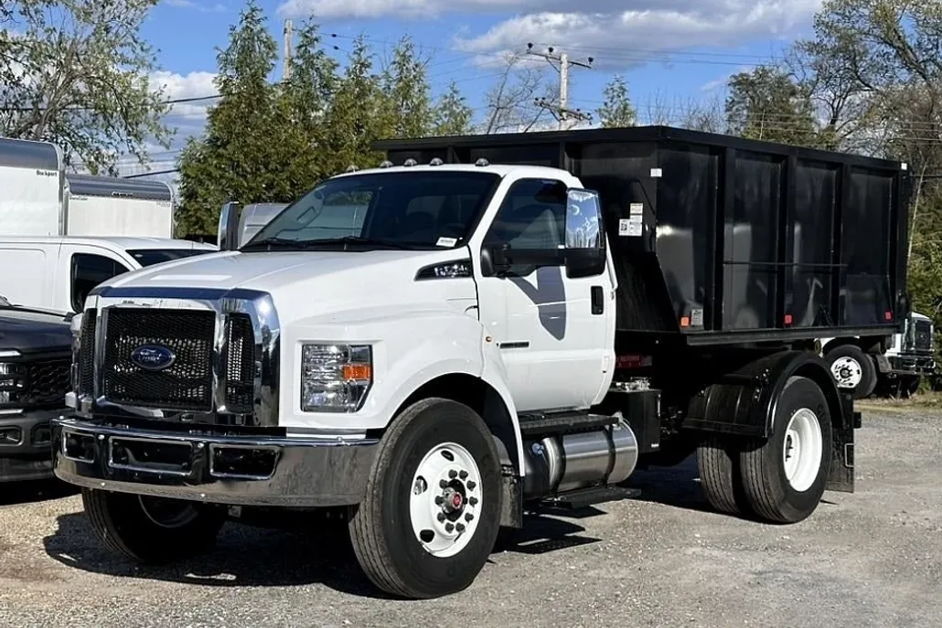 2025 Ford F-750 SuperCab photo 1