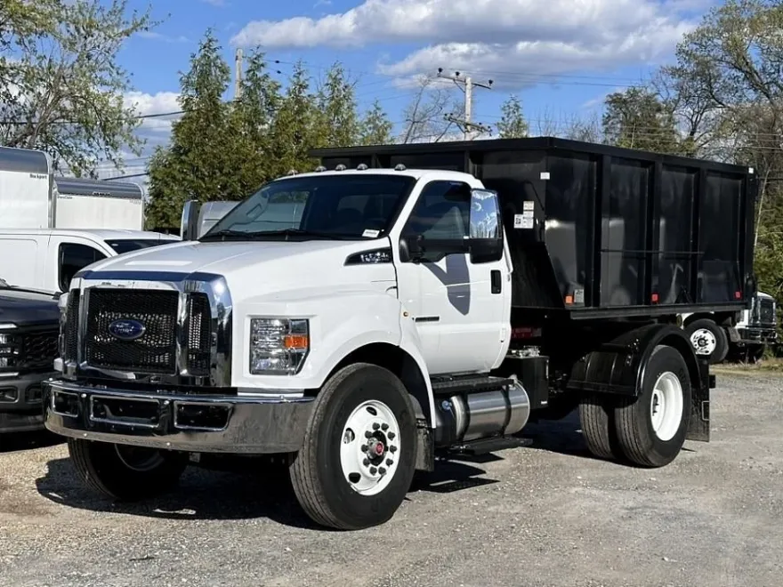 2025 Ford F-750 SuperCab photo 1