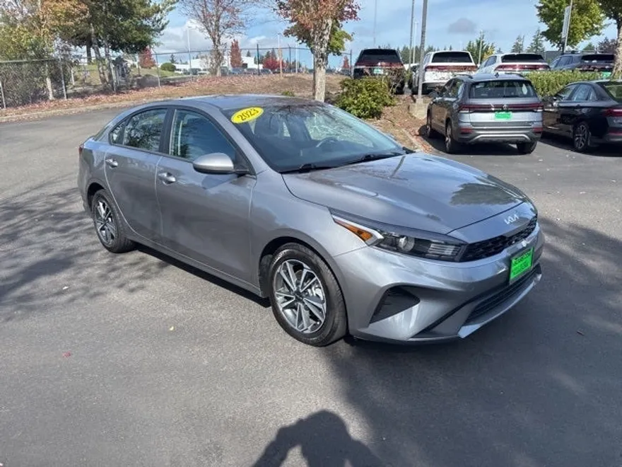 2023 Kia Forte LXS photo 1