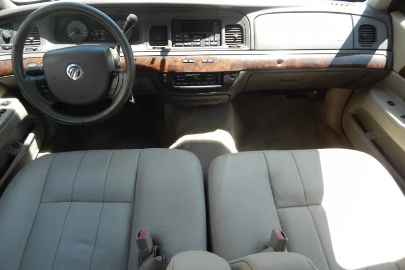 2008 Mercury Grand Marquis LS photo 1