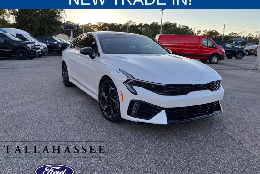 2025 Kia K5 GT-Line photo 1