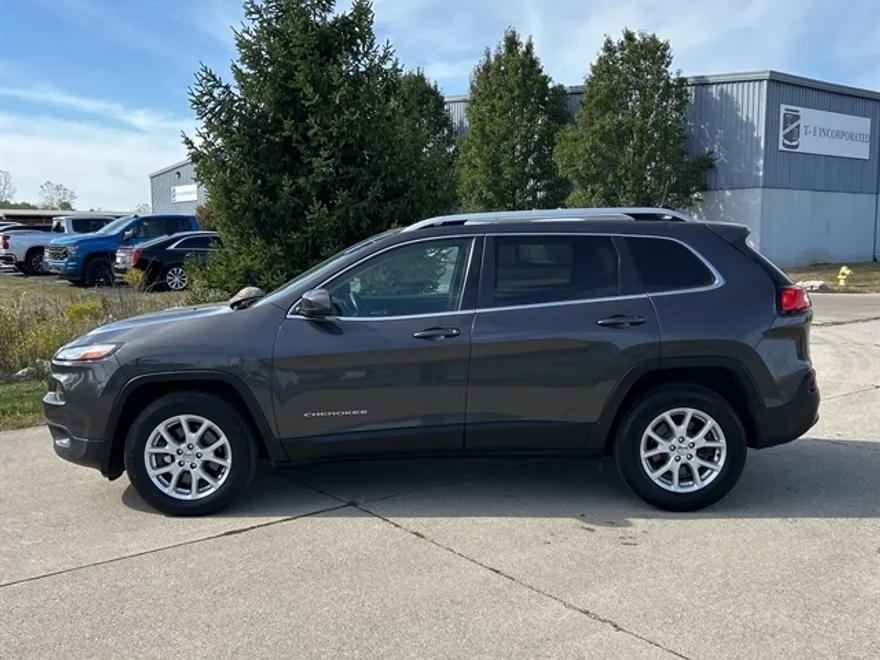 2017 Jeep Cherokee Latitude photo 1
