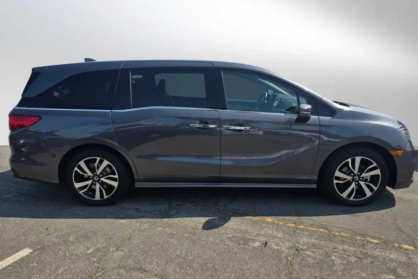 2019 Honda Odyssey Elite photo 1