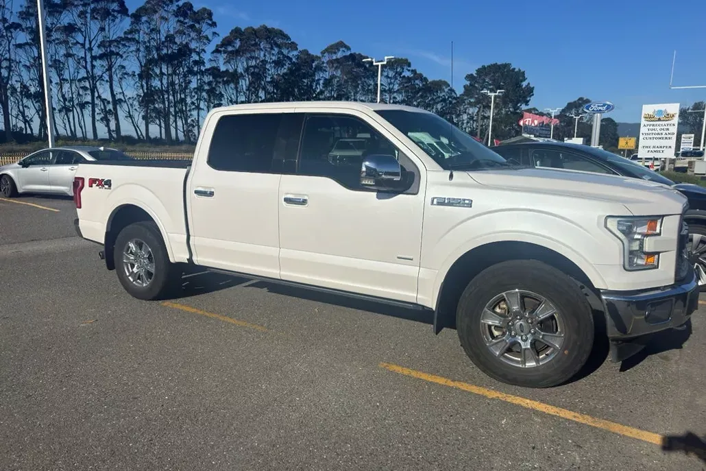 2017 Ford F-150 Lariat photo 1