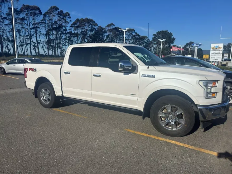 2017 Ford F-150 Lariat photo 1