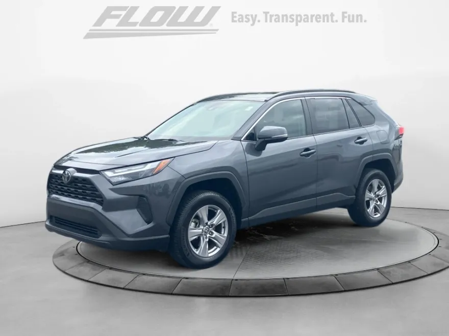 2022 Toyota RAV4 XLE photo 1