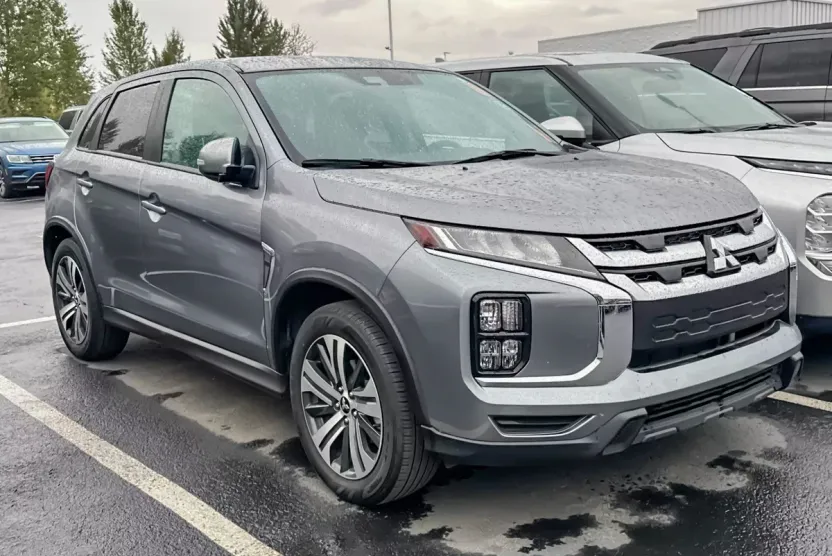 2024 Mitsubishi Outlander Sport SE photo 1