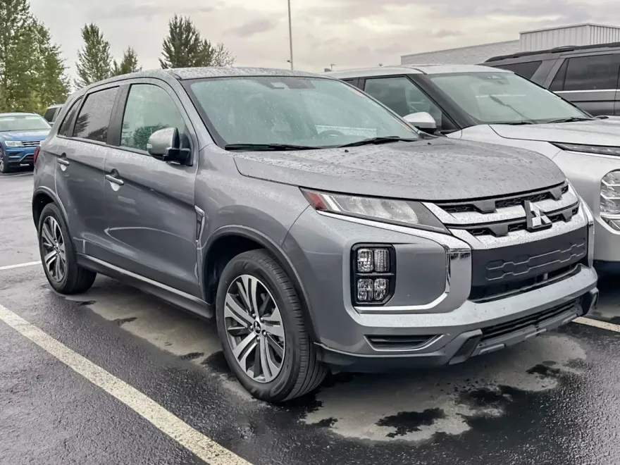 2024 Mitsubishi Outlander Sport SE photo 1