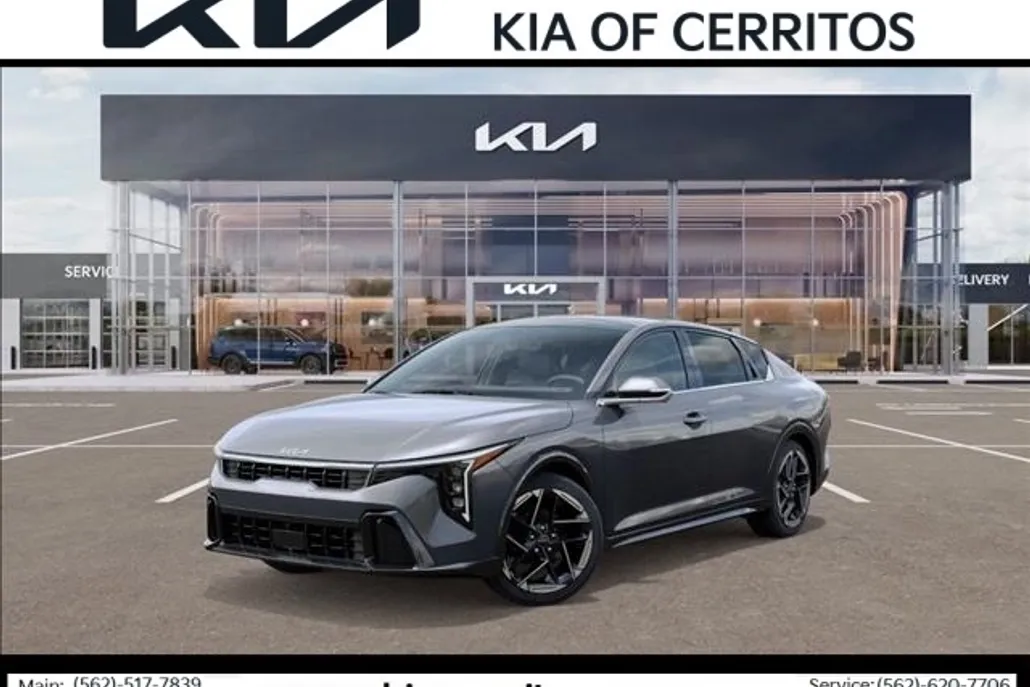 2025 Kia K4 GT-Line photo 1