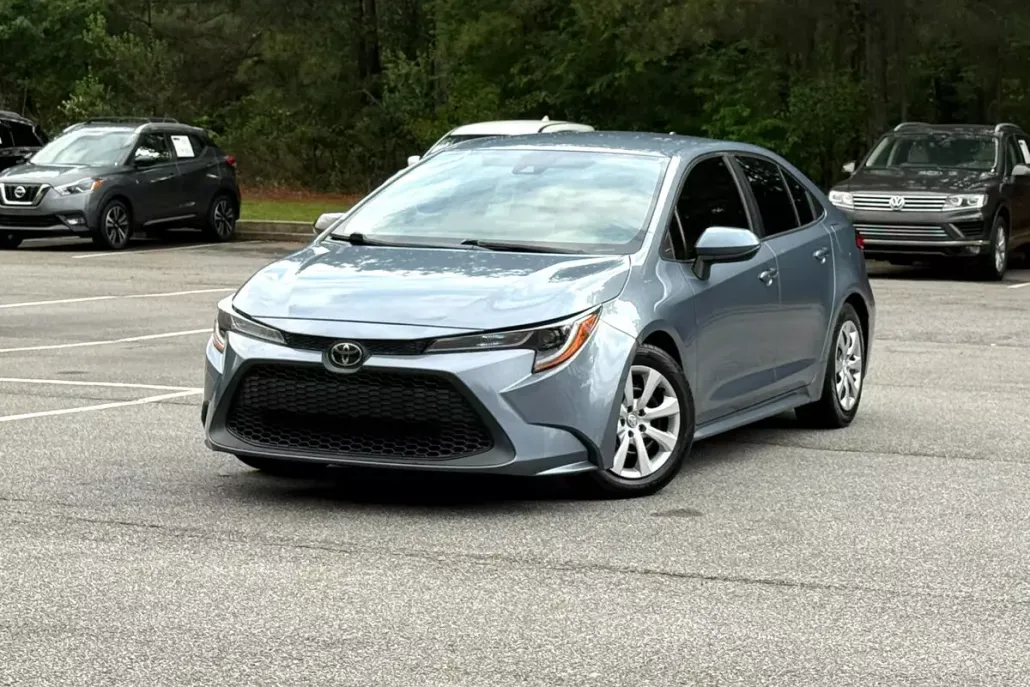 2021 Toyota Corolla LE photo 1