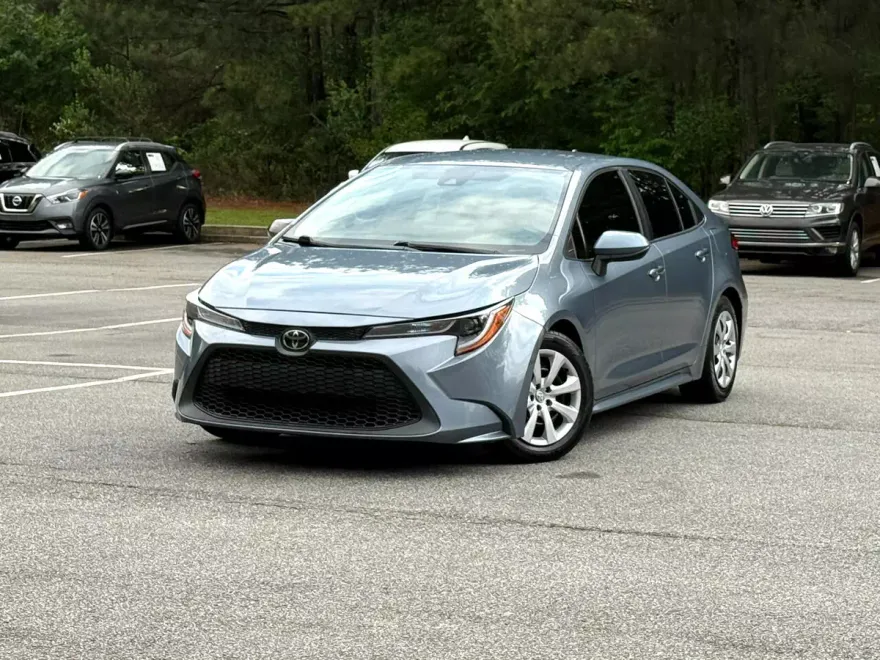 2021 Toyota Corolla LE photo 1
