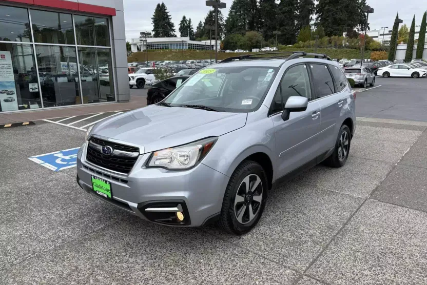 2017 Subaru Forester Limited photo 1
