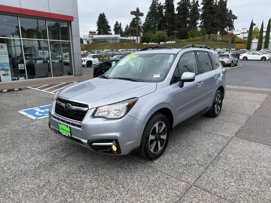 2017 Subaru Forester Limited photo 1