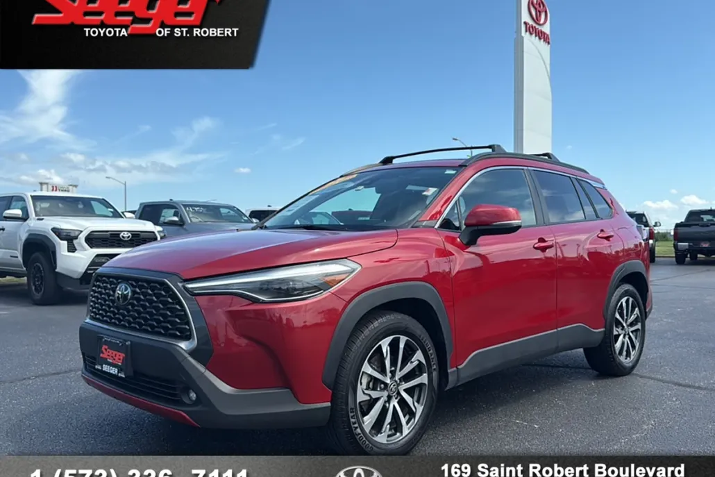 2022 Toyota Corolla Cross XLE photo 1